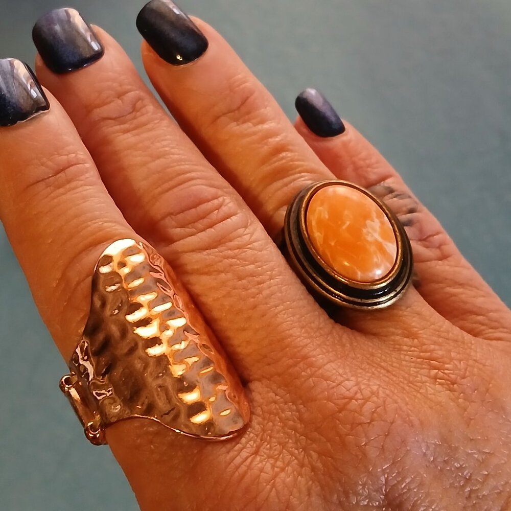 4 Paparazzi Rings - Picture 3 of 4